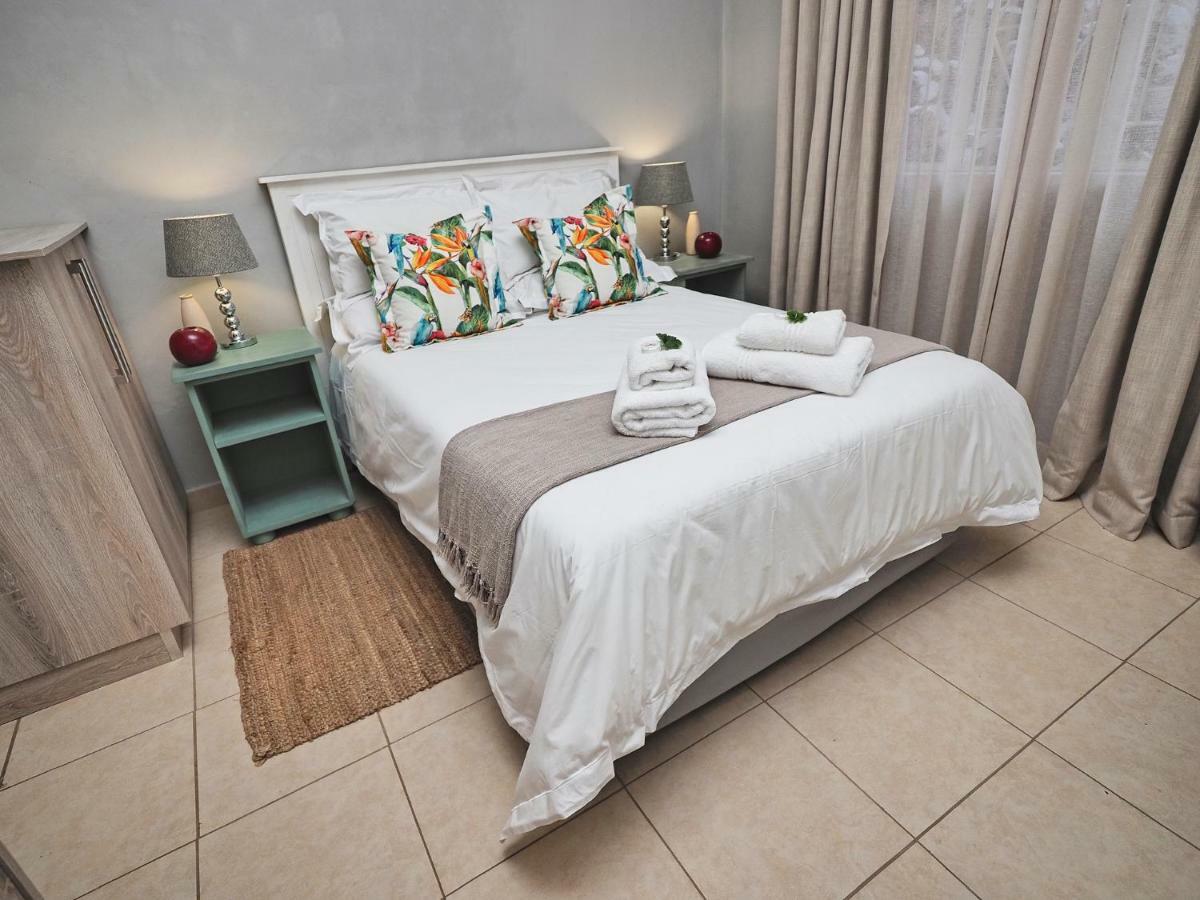 Poinsettia Family Cottage Хейзивю Екстериор снимка